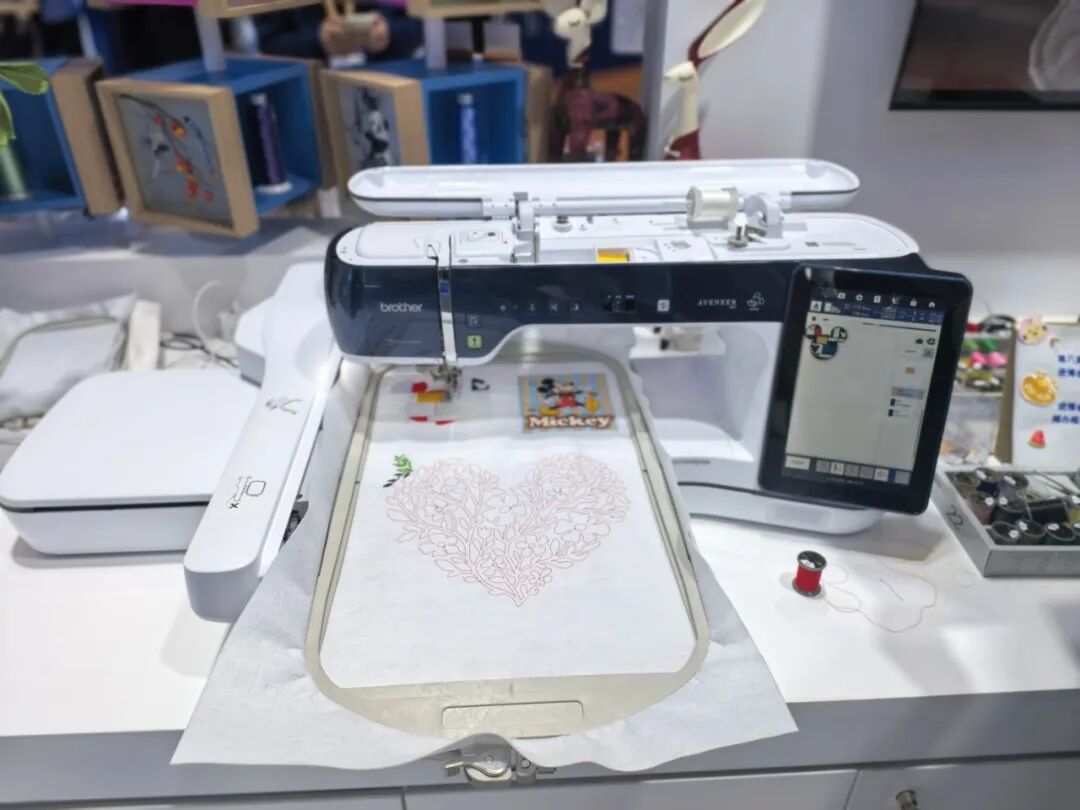 縫繡新品進博首秀，開啟智能繡花時代